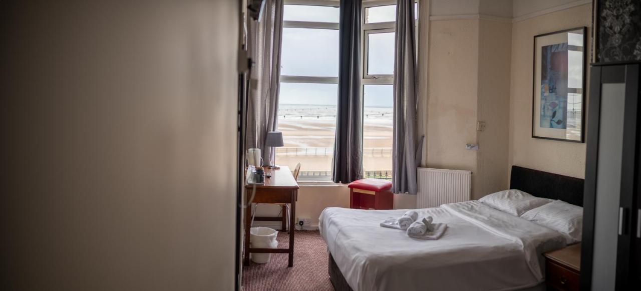 The Chimes On The Sea Bed and Breakfast Blackpool Eksteriør billede